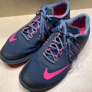 Women’s Nike size 8